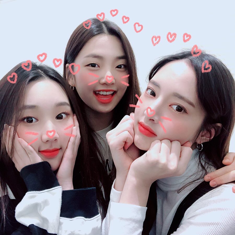 A thread of Weeekly pre-debut photos;LOEN Girls ★ FAVE Girls ★ PLAYM GirlsNote: None of the pictures were edited/cropped so this thread may contain former trainees and former mixnine contestants  #Weeekly  #위클리  @_Weeekly