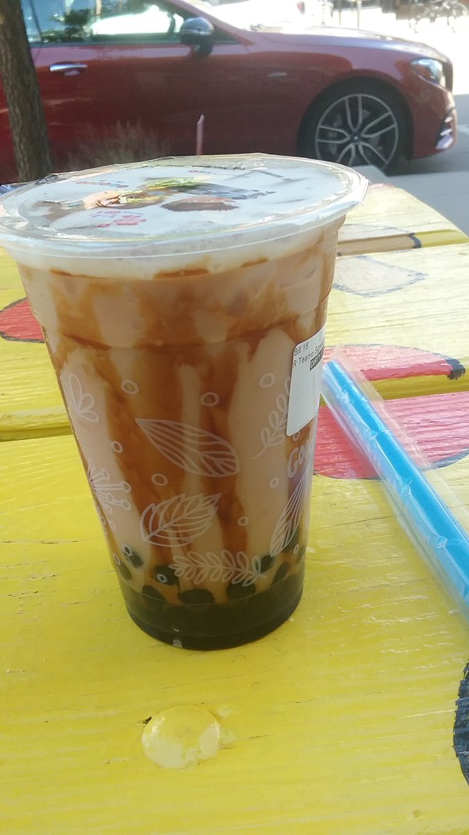 Tw// drinkBubble tea is an easy way to make me happy