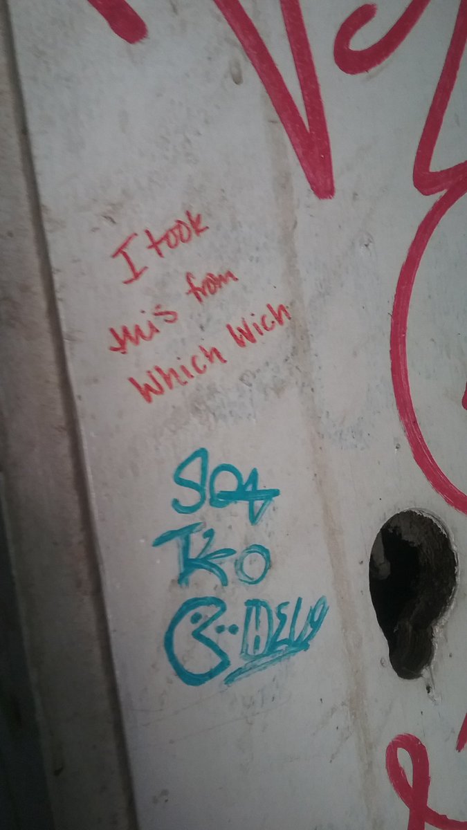 I kinda love the array of things I found just in one alleyway