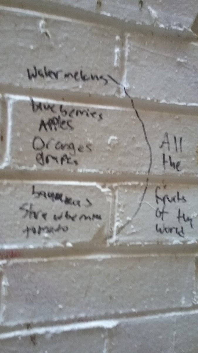 I kinda love the array of things I found just in one alleyway