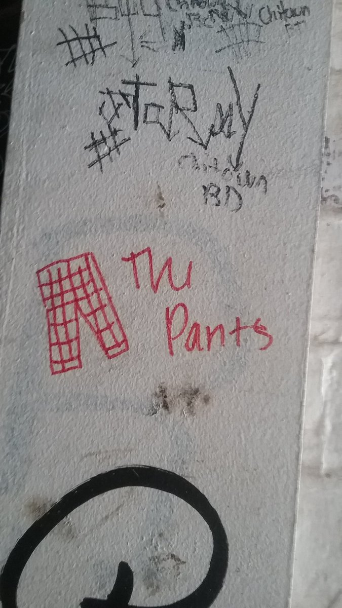 I kinda love the array of things I found just in one alleyway