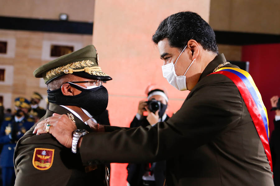 ComandoBuho1402's tweet photo. #EsNoticia || @NestorLReverol se convierte en el primer General en Jefe de la GNB. Para más información: https://t.co/EhULe6WbXz
#83AniversarioGNB
#ProtegeTuSalud https://t.co/jIJlItTUuh