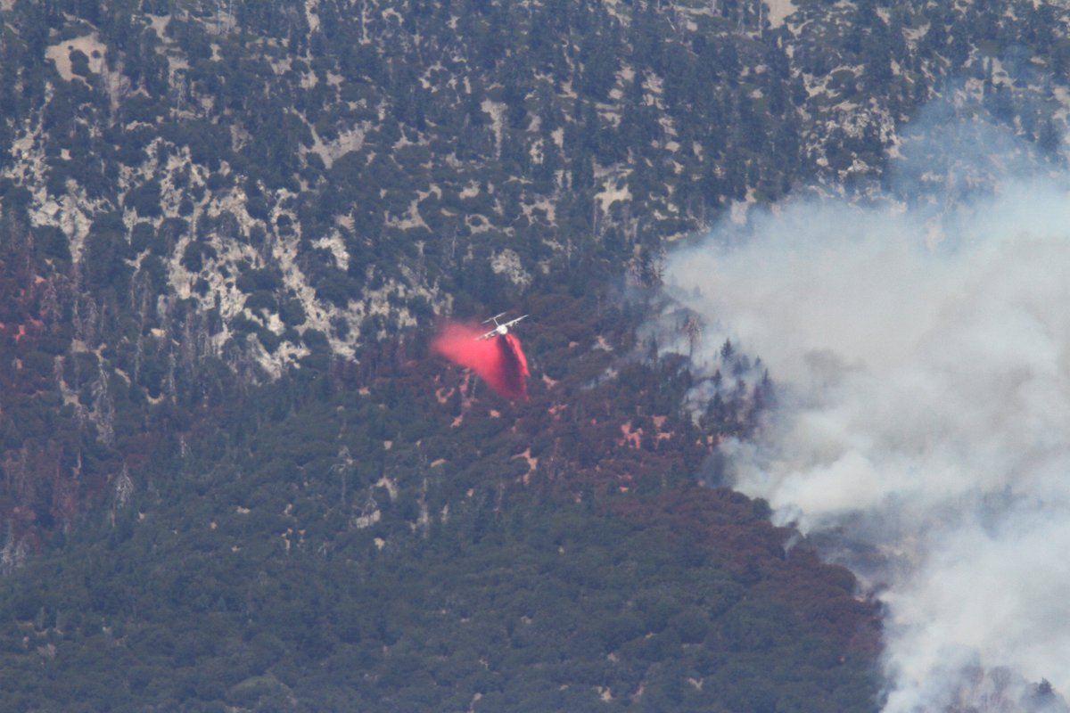 T15 Thread 4/6Photos and video of T15 working the  #AppleFire on Sunday August 2 #aviation  #fireaviation  #AvGeek T15 drop on the fire