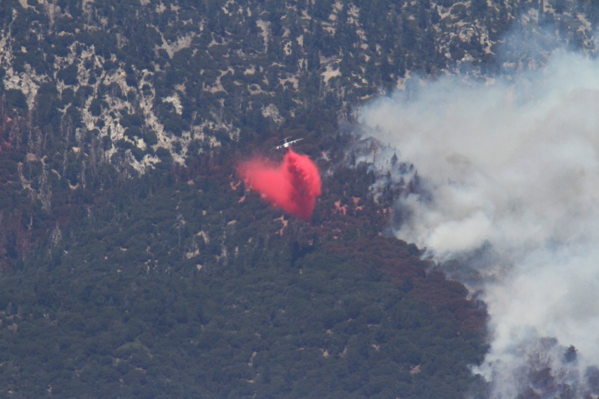 T15 Thread 4/6Photos and video of T15 working the  #AppleFire on Sunday August 2 #aviation  #fireaviation  #AvGeek T15 drop on the fire