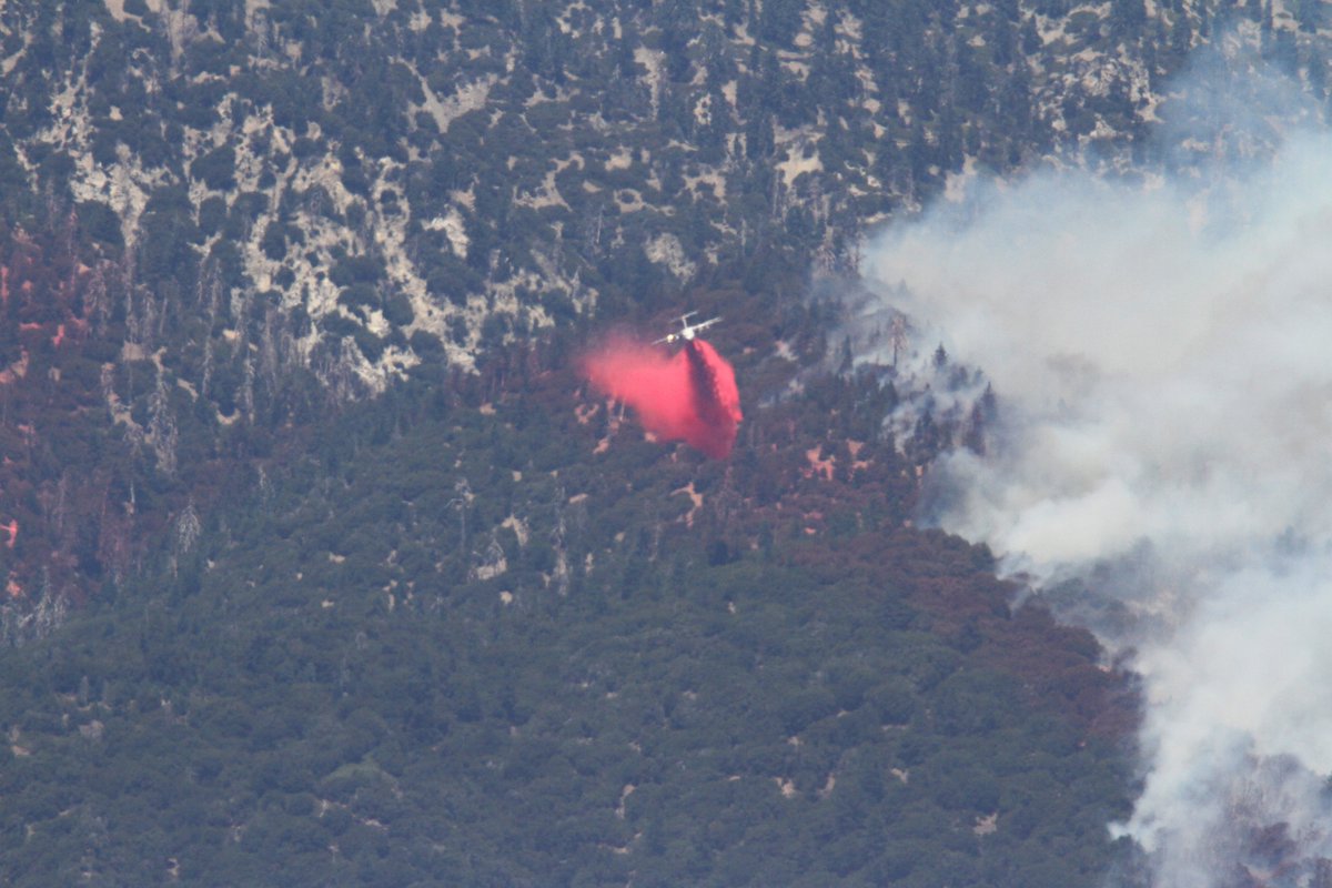 T15 Thread 4/6Photos and video of T15 working the  #AppleFire on Sunday August 2 #aviation  #fireaviation  #AvGeek T15 drop on the fire