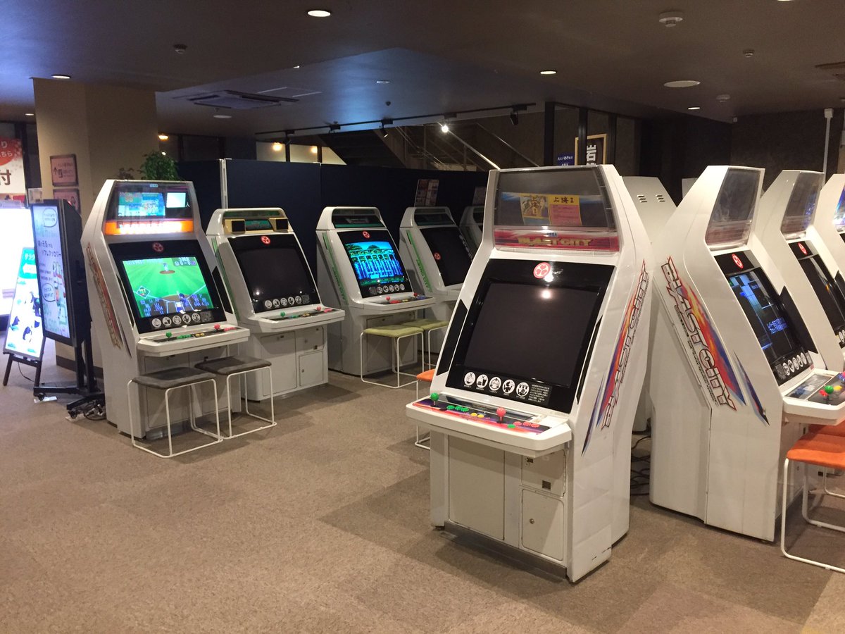 ｓ ｗ 呼び名は エスダブ ちょっとなつかしのゲームコーナー 地下1f 階段を降りるとそこには たくさんの筐体たちがいました W 大江戸温泉物語 箕面温泉スパーガーデン ｓｗの散歩 箕面編 08 05 現在