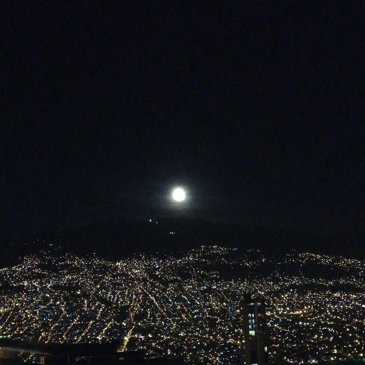 ferd606's tweet image. Que luna tan espectacular la luna de esta noche desde Medallo 🤗