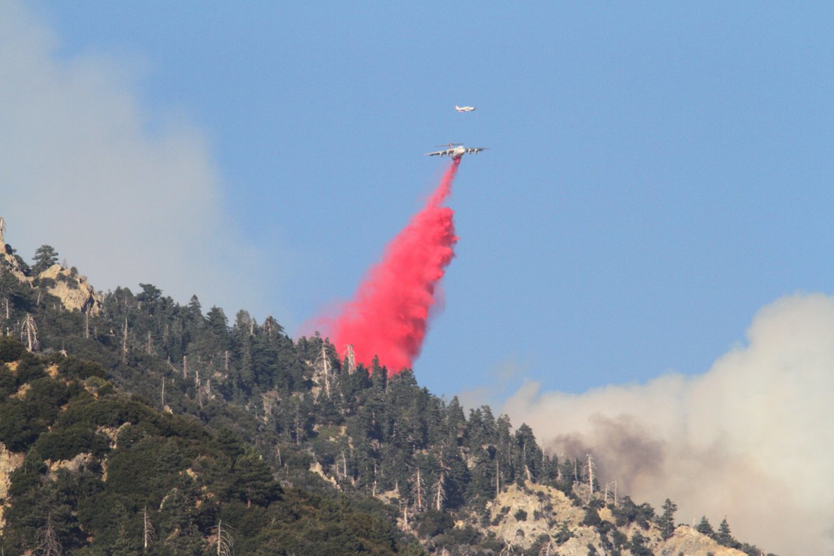 T15 Thread 6/6Photos and video of T15 working the  #AppleFire on Sunday August 2 #aviation  #fireaviation  #AvGeek Another T15 drop on the fire