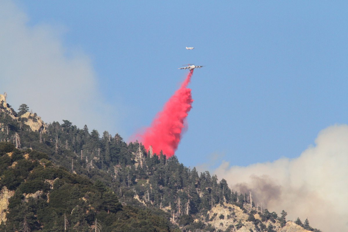 T15 Thread 6/6Photos and video of T15 working the  #AppleFire on Sunday August 2 #aviation  #fireaviation  #AvGeek Another T15 drop on the fire