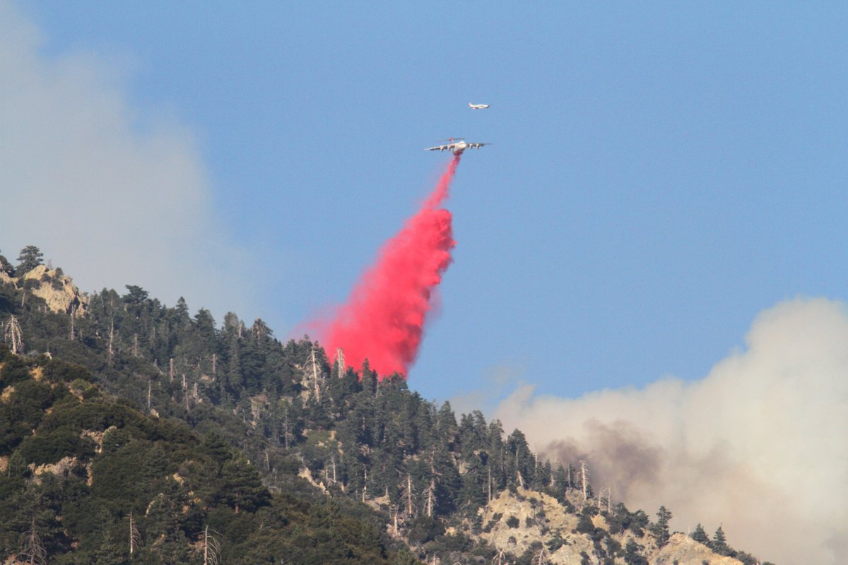 T15 Thread 6/6Photos and video of T15 working the  #AppleFire on Sunday August 2 #aviation  #fireaviation  #AvGeek Another T15 drop on the fire