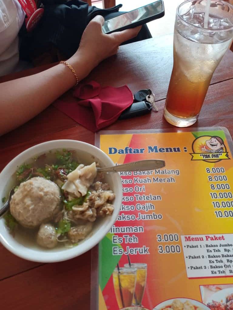 Qwoww1's tweet photo. Alhamdulillah.. 🤲
Lgi isok makan,..Goro-goro ada mahkluk aneh lewat.. 🤭😋🙏
Monggo maem bakso riyen nggeh https://t.co/M5ZbwgiSPL