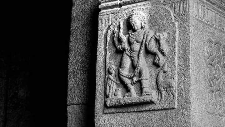 Eternal Ramayana !Our history doesn't need any proof, It's truth is carved on stones. Notice here the episode from Ramayana, where Sri Hanuman depicts his might by increasing his size in presence of Prabhu Ram.I World Heritage Site I  #ಹಂಪೆ l #ಕರ್ಣಾಟಸಾಮ್ರಾಜ್ಯ  #JaiShreeRam