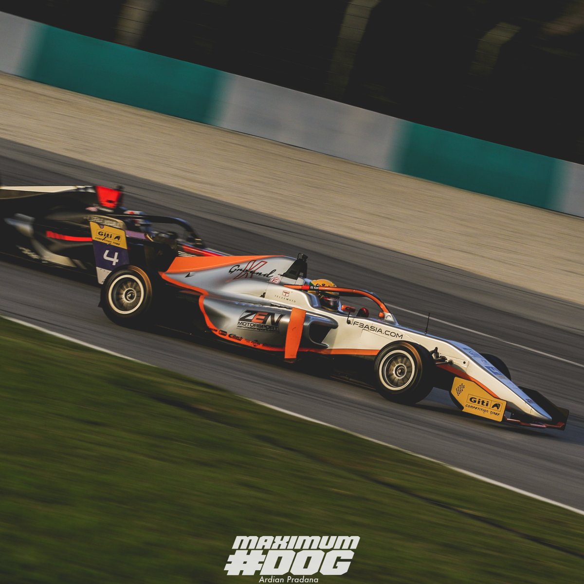 ardian_ace's tweet photo. ada kangennya juga motret single seater~
#F3Asia
#MaximumDog https://t.co/GclbbxUy4E
