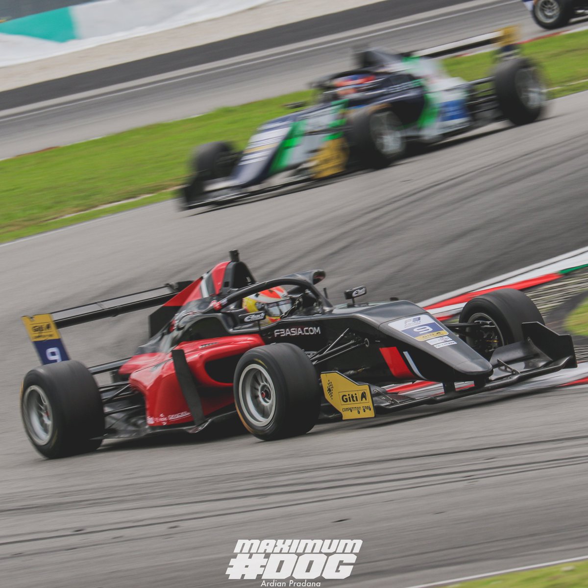 ardian_ace's tweet photo. ada kangennya juga motret single seater~
#F3Asia
#MaximumDog https://t.co/GclbbxUy4E