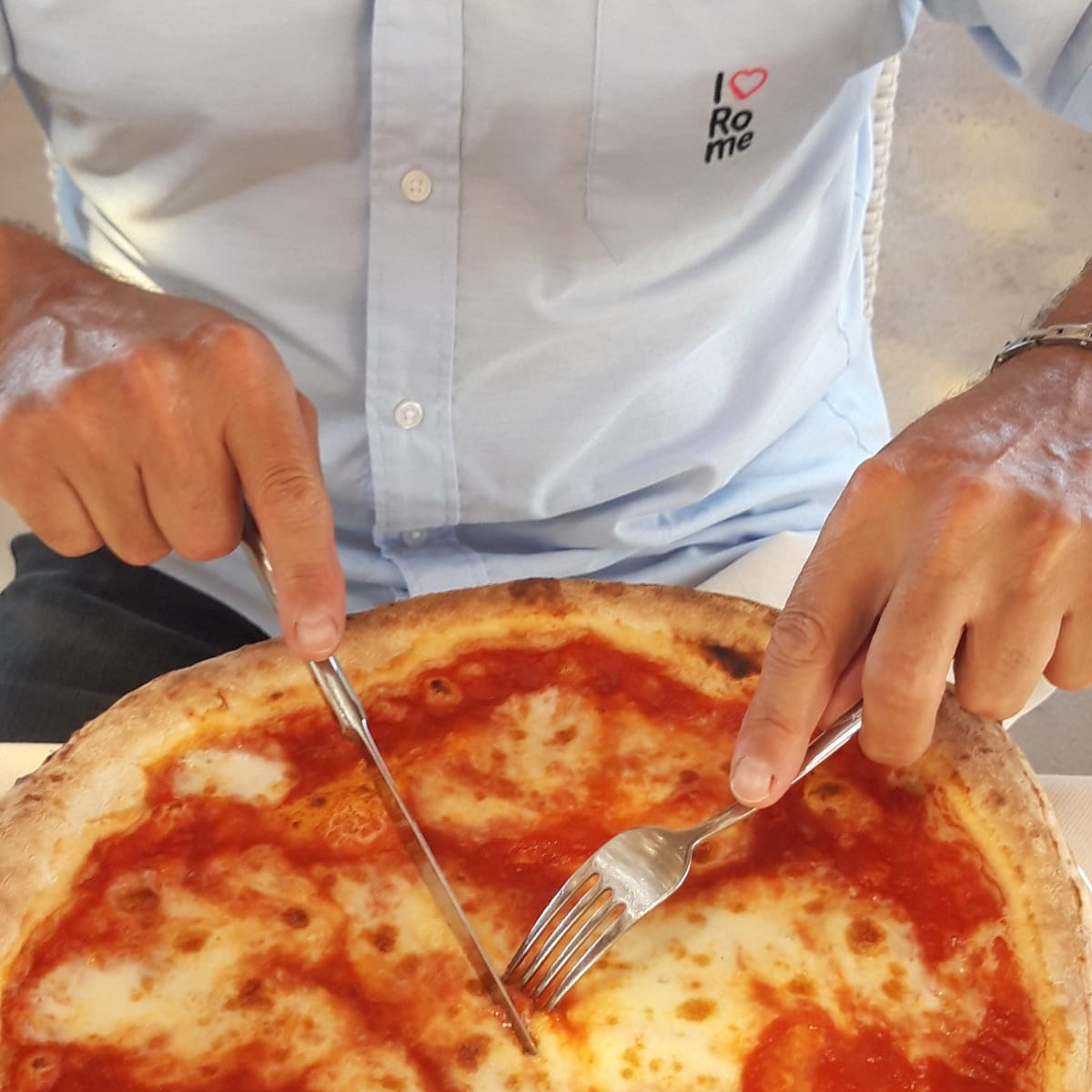 GrayLineRome's tweet photo. Where is the best place in the world to eat pizza? 

Book a tour with us to find it out! 

#pizza #foodtours #daytrip #Naples #GrayLineRome #Findareasontogo https://t.co/REMAz1JIo2