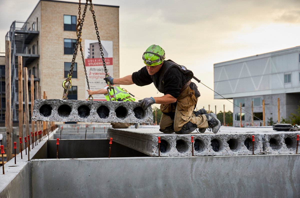 Realdaniadk's tweet image. Professionelle bygherrer kan søge om støtte til at afprøve den frivillige bæredygtighedsklasse på nye byggerier og renoveringer. Ansøgningsfrist 24. august. #dkgreen #dkbyg realdania.dk/projekter/pulj…