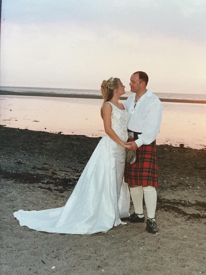 bradybunchx4's tweet photo. ❤️❤️ 18 years married today ❤️❤️ https://t.co/fHQu5boZoO