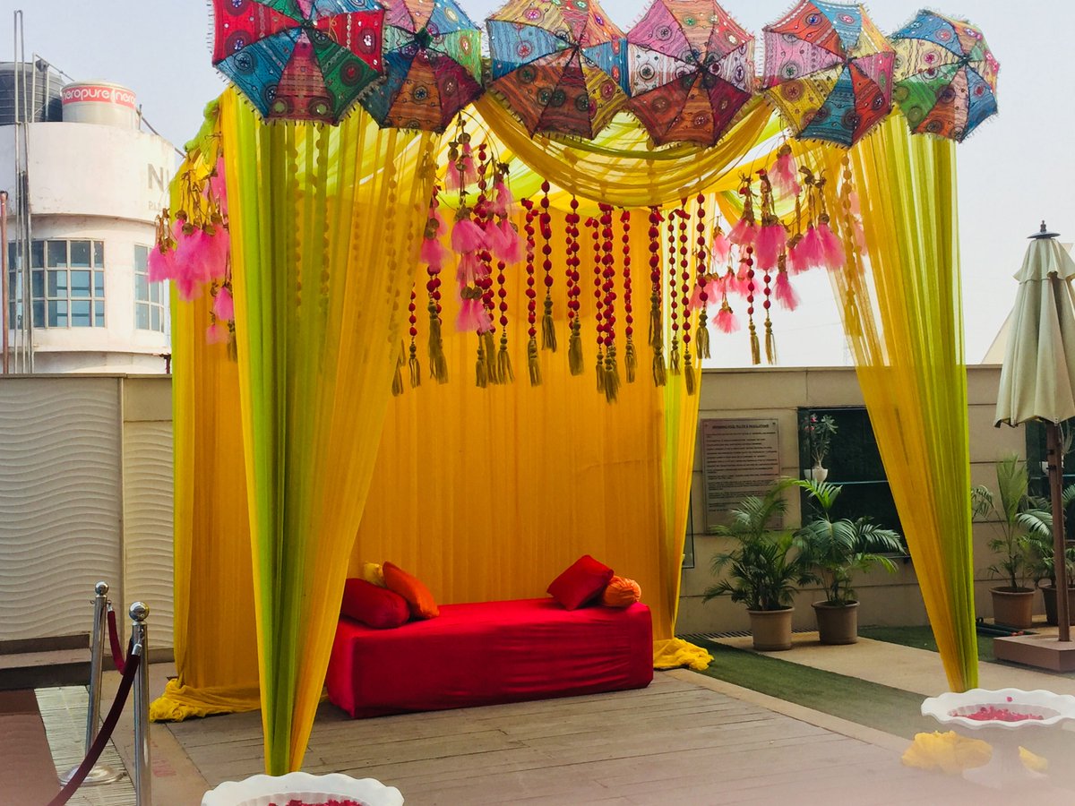 CarnationEvent1's tweet photo. Haldi set up in full glory...!!!💛💛💛

Closet family, friends and all round warmth...

Wedding planning at your budget...
For more event details ☎️/📩 070585 65108
.
#carnationevents🎉 #eventplanner #lockdownwedding #eventmanagement #eventphotographer #pune #nashik #aurangabad https://t.co/pRJV6cCdZR