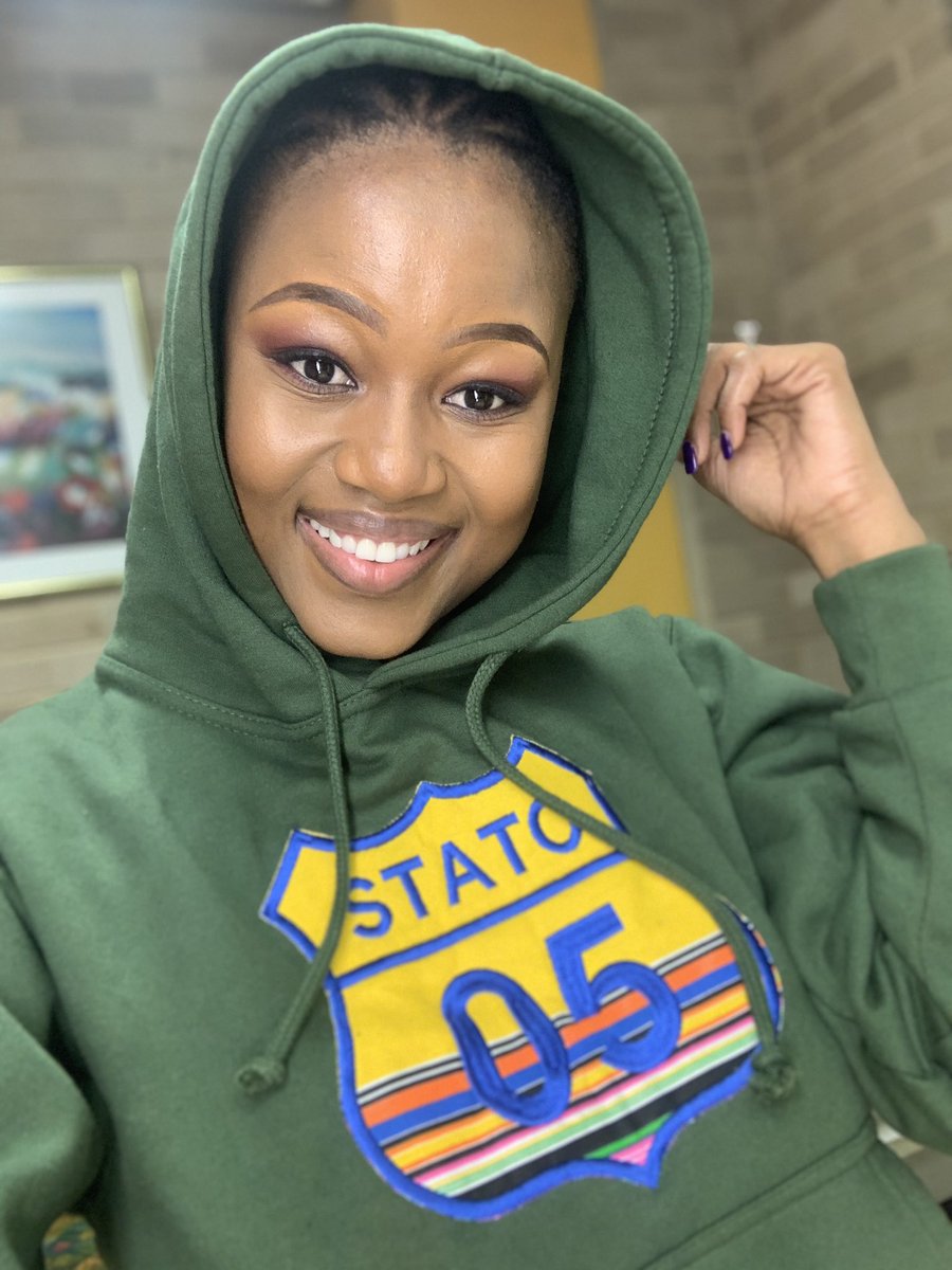 innomanchidi's tweet photo. This hoody is making my life, I’m here for the nwenda print🥰

And yes that’s my #WCW🥰💖 https://t.co/pNsJ8zZ3tP