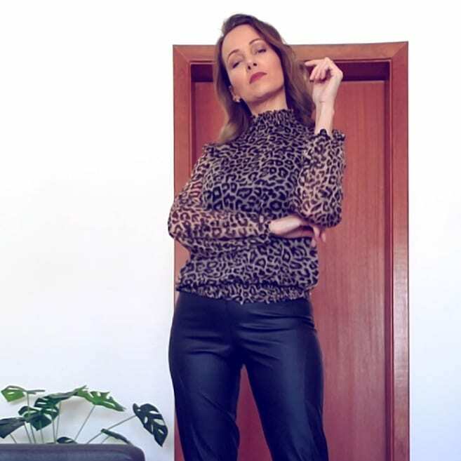 daanablog's tweet photo. Mais de 10 maneiras de usar animal print (com mais de 90 inspirações!!! 🙀🙀) sem ficar perua!! Clica no link da bio e confira o post completo no BLOG! 🐆❤️
.
.
#BlogDaAnaBr #MyAgeMyPower #AnimalPrint #ModaMadura #MulheresMaduras https://t.co/3P4G7oo9U3 https://t.co/7RHSf55r7X