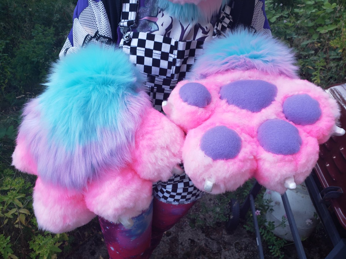 vilesuits's tweet photo. Fursuit partial for sale! Head, tail, paws. 
DM for details $700

#fursuit #fursuitmaker #fursuitforsale #furry #fursuitpartial #cutefurry #fursona #tigerfursona #tigerfurry #fursuithead #fursuitpaws #fursuittail #fursuits https://t.co/B8iWRX5EtB
