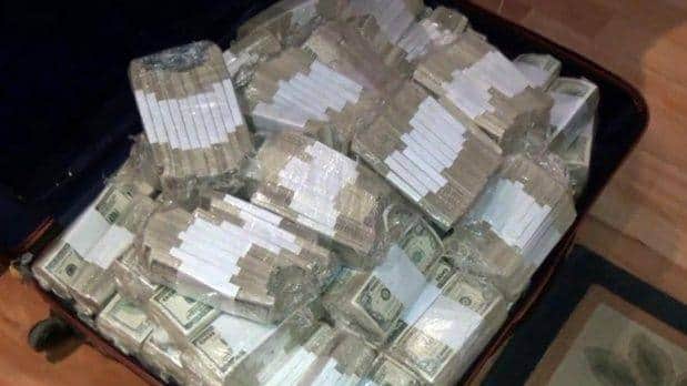 Esto le encontraron en la camioneta a Osvaldo Rolon, secretario del gobernador de Formosa.
Una provincia que no conoce el agua potable.