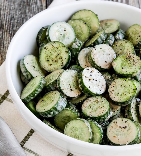 cucumber + balsamic vinegar salad35kcal-1/2 cucumber-1 tbsp balsamic vinegar -salt/peppertakes like 5 min to make and tastes SO GOOD u can also add any veggies you want ! i like adding onions or tomatoes