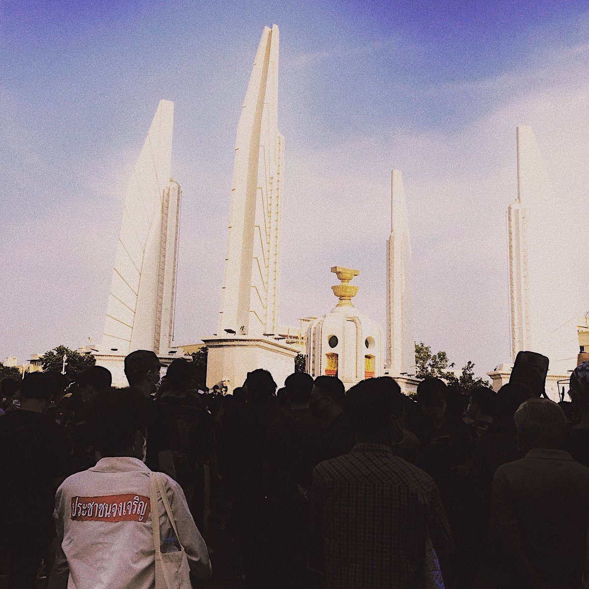 “หนึ่งคนดับ ล้านคนตื่น เผด็จการจงพินาศประชาชนของชาติจงเจริญ” #ripwanchalerm