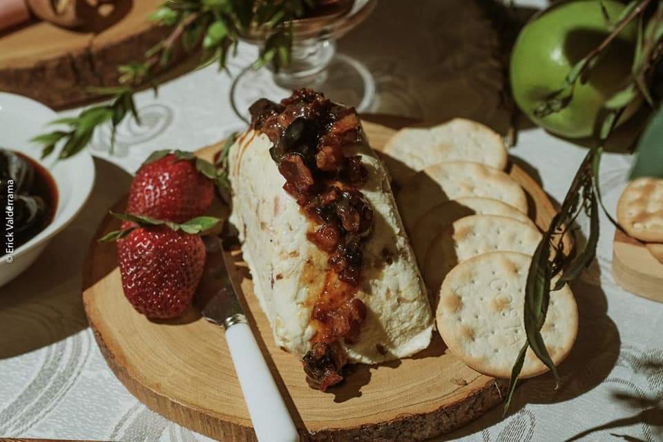 hereamj's tweet photo. Debido a la coyuntura, mi mami tuvo que reinventar su negocio, ahora ofrece una variedad de quesos saborizados, cheesecakes, lasagnas y más.
Les dejo su página en insta para que vayan a seguirla❤️

https://t.co/02jOuy5RB7

Si pueden rt para que más gente conozca. Gracias 🥰 https://t.co/D039YMAH1q