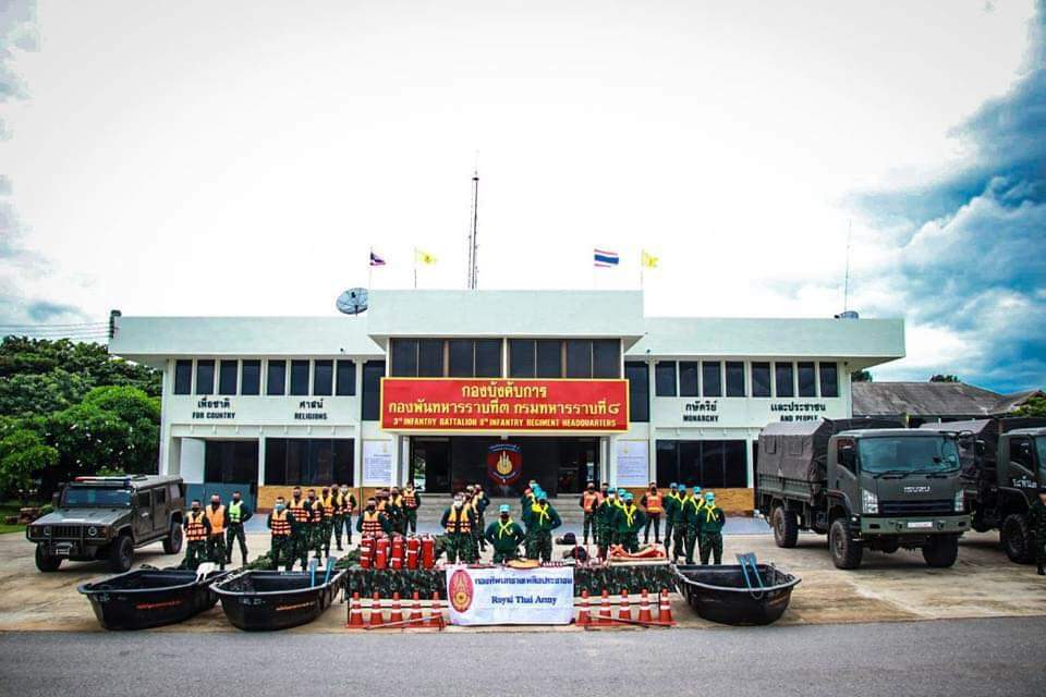 Boss_QM2059's tweet photo. หน่วยทหารพร้อมช่วยเหลือประชาชนในทุกโอกาส

กองพันหารราบที่ 3 กรมทหารราบที่ 8 ทำการตรวจสภาพความพร้อม กองร้อยช่วยเหลือประชาชน เพื่อเตรียมความพร้อมสำหรับช่วยเหลือประชาชนผู้ประสบภัยจากเหตุการณ์อุทกภัย ในพื้นที่ จ.หนองบัวลำภู

#ทหาร
#กองทัพบก https://t.co/eqfz7Ux9En