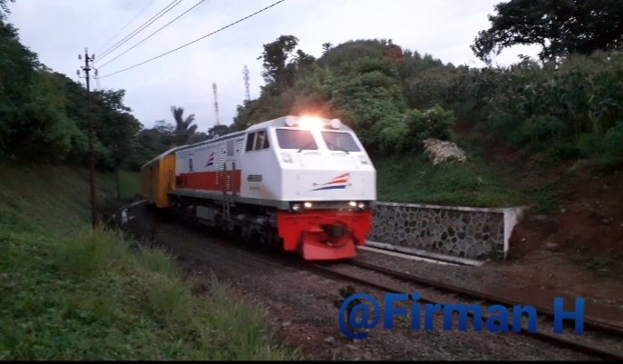 Firdanamon23's tweet photo. Coming soon KA Pasundan
#GARAF #Transportasi Indonesia https://t.co/zs727PTGUq