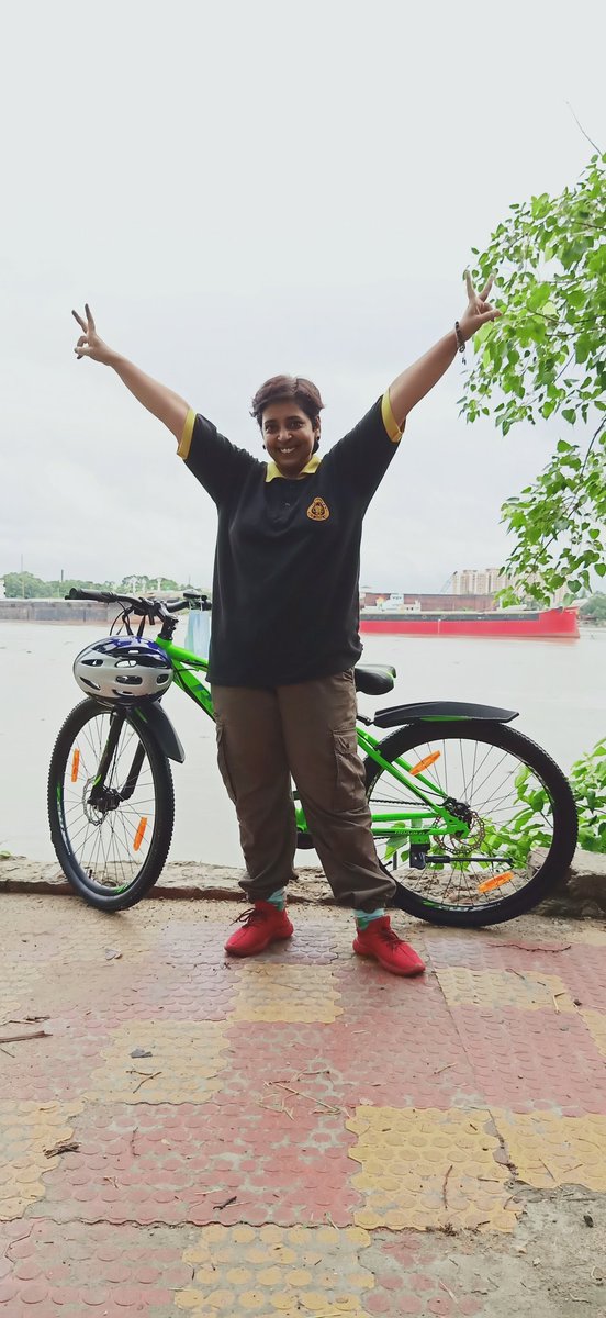 anandeeN's tweet photo. @googlemaps Cycling in rains aling with local guide socks #localguides #freegift #googlemap #localguidesocks https://t.co/9k7TJL4LXp
