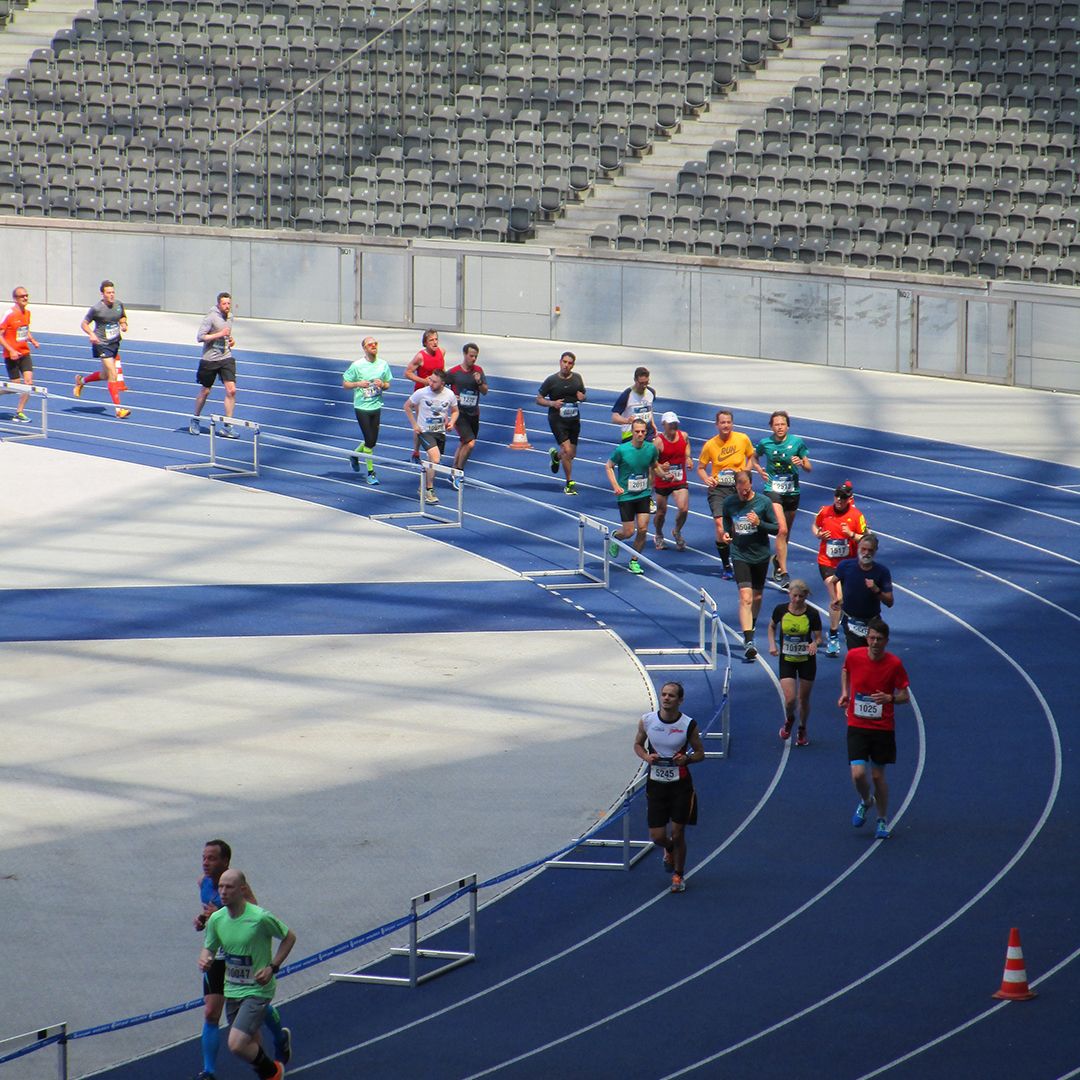 GregMcMillan's tweet image. #tuesdaytip - Race smarter! In a recent YouTube video, coach Greg dives into the importance of raising your racing IQ. In this episode, Greg explains the benefit of speeding up around corners during a race. #training #runteam #mcmillanrunning #running #coaching #mindset