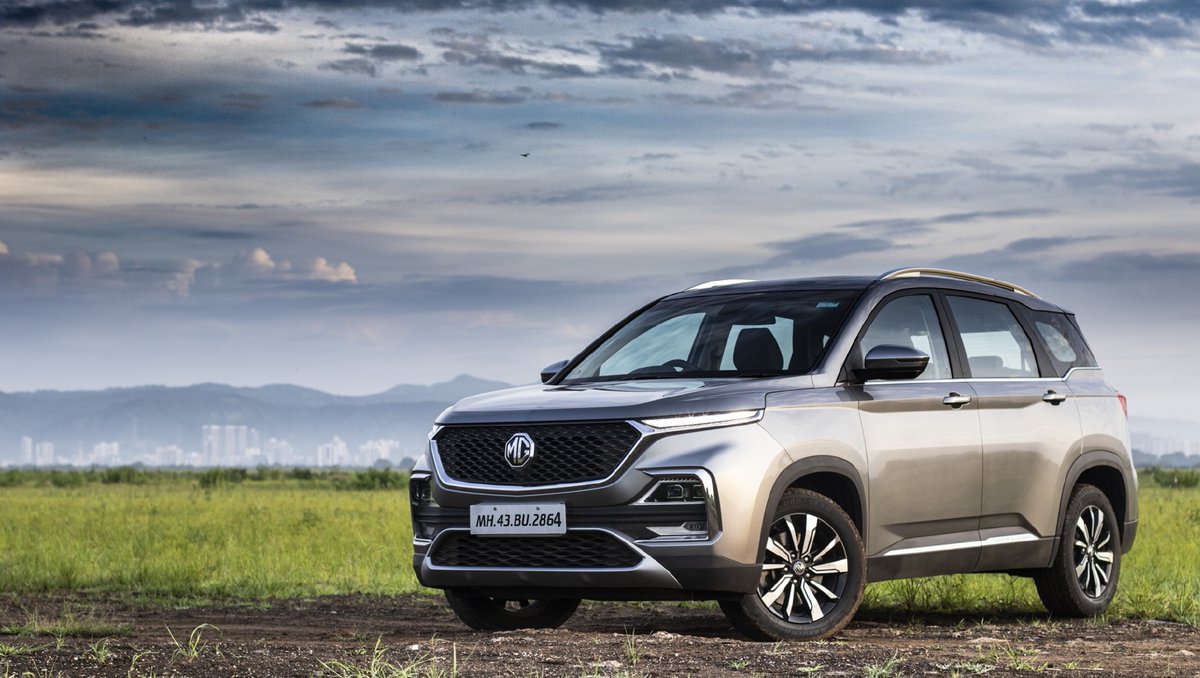 CarWale's tweet photo. It’s been a year since the MG Hector debuted in India, and it is only now that we have gotten our hands on the petrol-DCT version. Well, better late than never. Here's First Drive Review of the only automatic in the Hector line-up – https://t.co/IrfnDneO6n
#CWReview #MG #MGHector https://t.co/9vuGjqaH5p