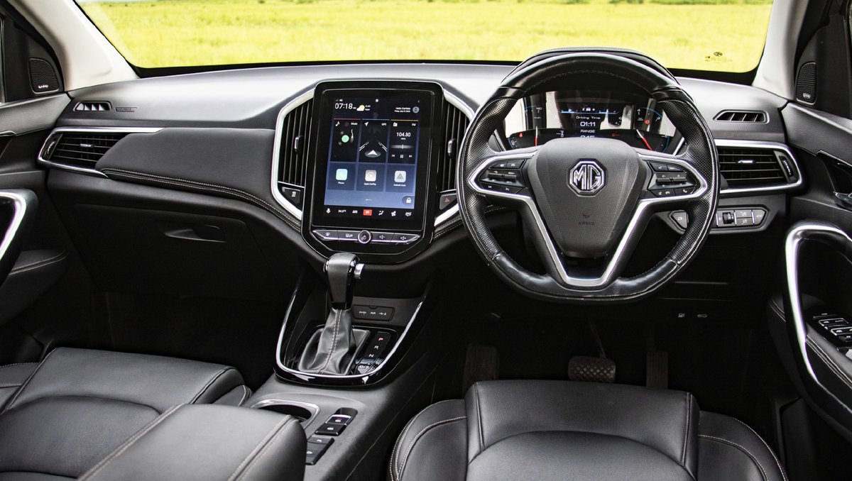 CarWale's tweet photo. It’s been a year since the MG Hector debuted in India, and it is only now that we have gotten our hands on the petrol-DCT version. Well, better late than never. Here's First Drive Review of the only automatic in the Hector line-up – https://t.co/IrfnDneO6n
#CWReview #MG #MGHector https://t.co/9vuGjqaH5p