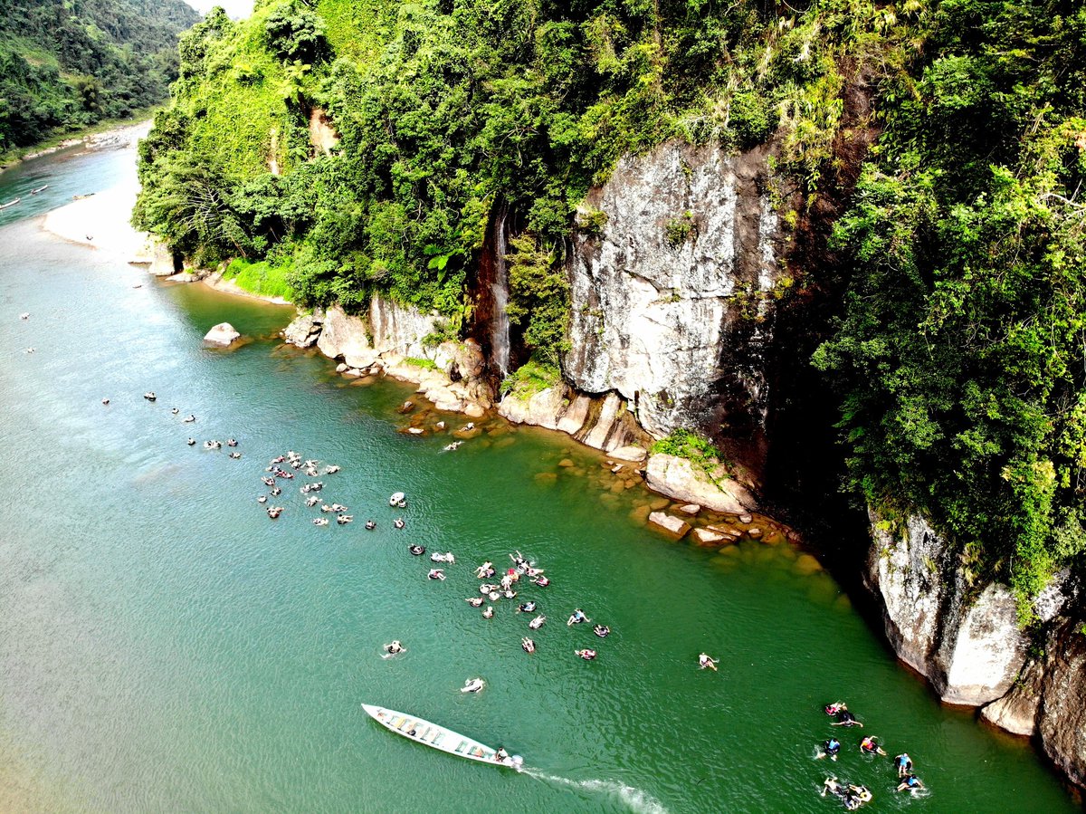 FijiRiver's tweet photo. Explore our piece of Paradise 
#rivertubingfiji #tourismfiji #fijinow #loveourlocalsfiji #Navuariver 
https://t.co/Lpmqpe21jA https://t.co/aAQieNnAra