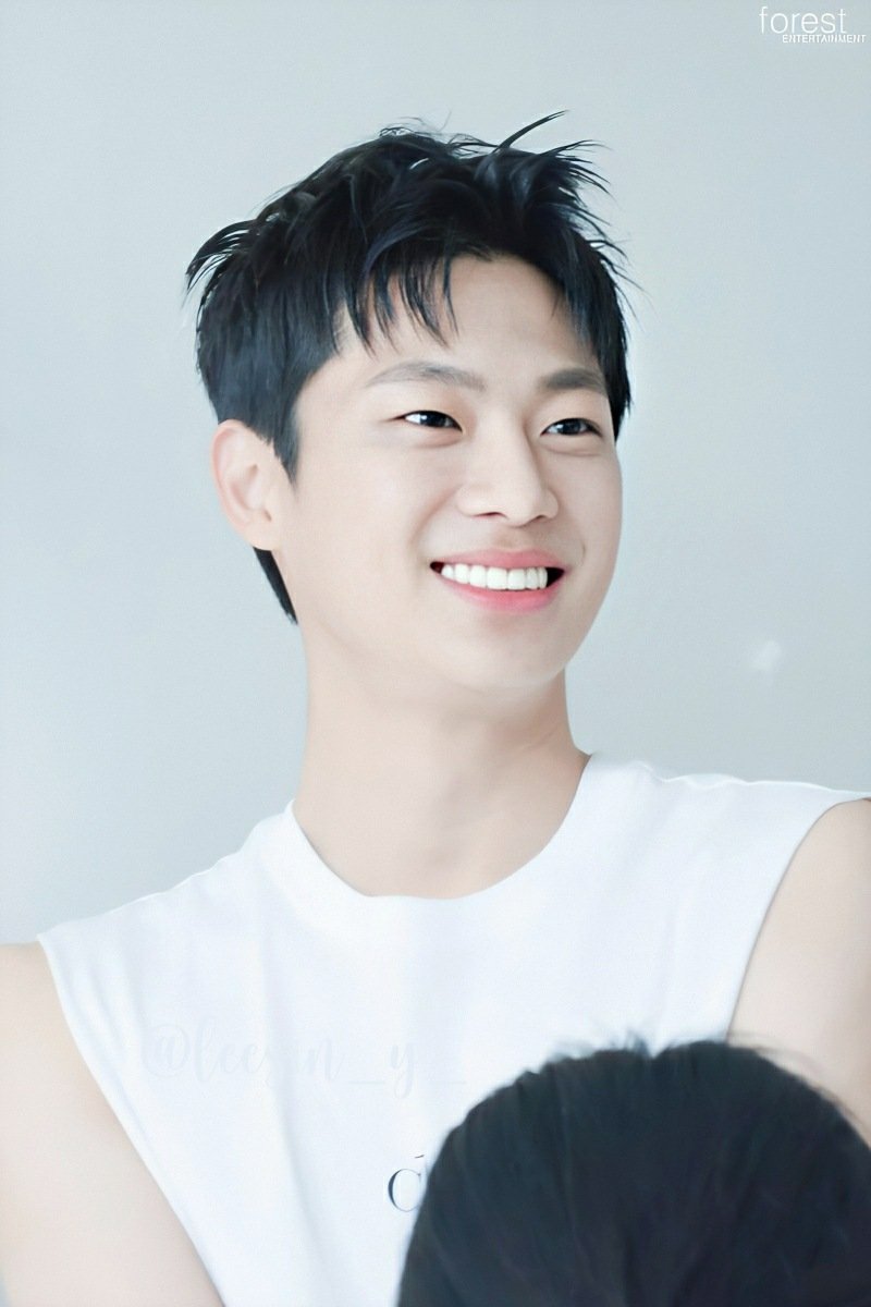 ли щин ён. ли сын ен актер. ли син ён актер. ли син ён. ли шин ён актер.