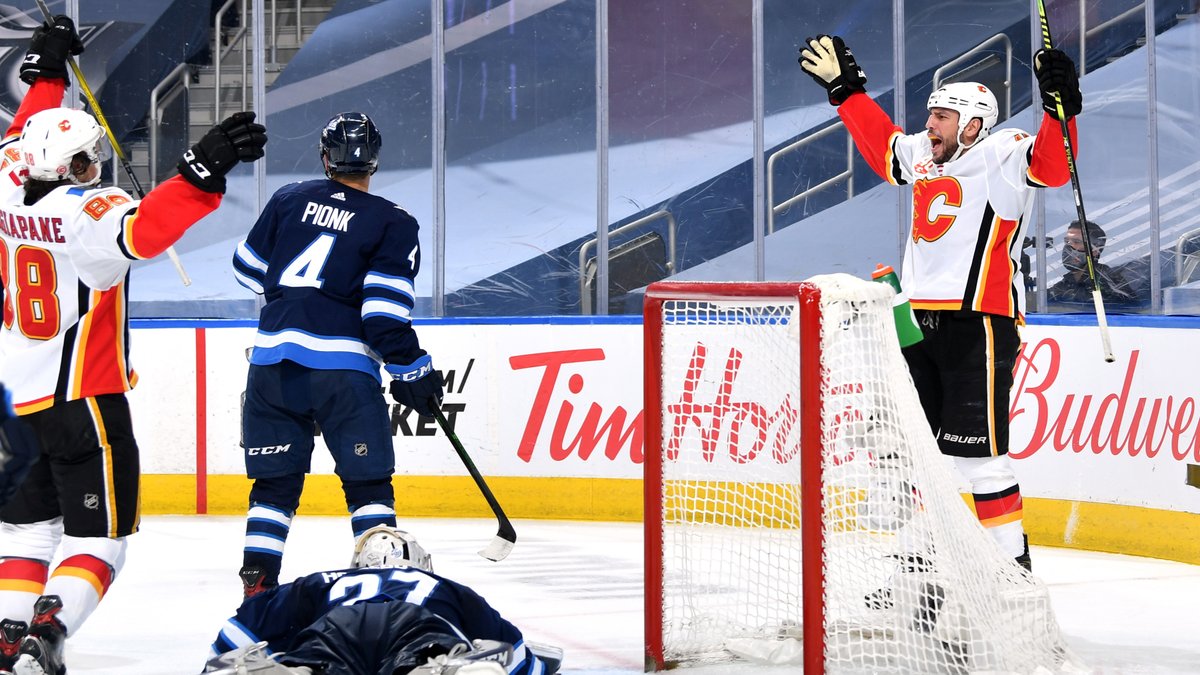 Six-goal outburst lifts Flames past Jets in Game 3 🔥

Playoff post-game supported by <a href="/SharkClub/">Shark Club Sports Bar</a>: dailyhive.com/calgary/flames…