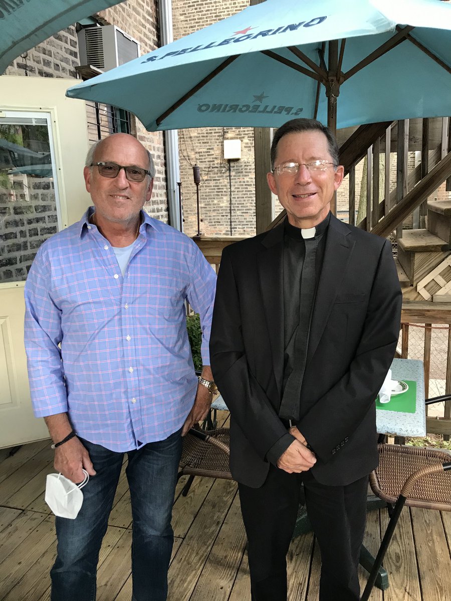 Hub_Arkush's tweet image. I only take my mask off for my wife and my priest. Which for a Jewish kid from Rogers Park is saying something 😳 Father Pete Armenio, one of the great Chicago Bears names too many fans don’t know.