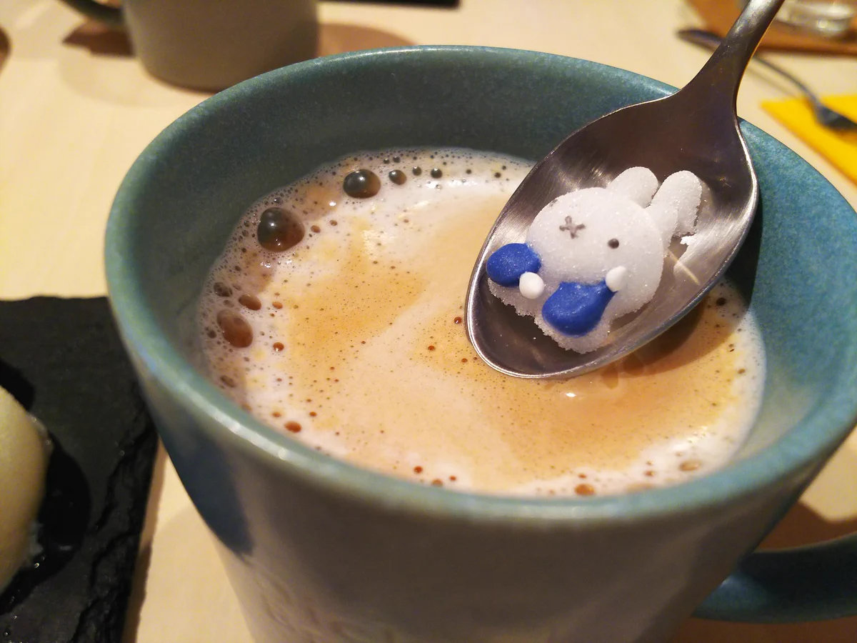 ミッフィーちゃんがコーヒーにつけると、あっという間にギャル男になった！！