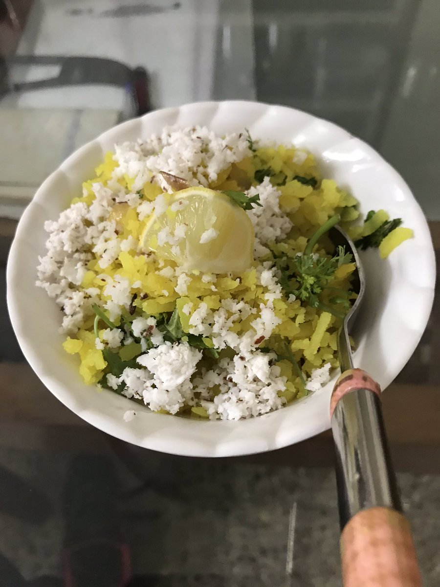 PantryCar's tweet photo. Simple yet one of my favourite breakfast! #Poha #Pohe #KandaPohe #MaharashtrianFood #AvalUpma #Foodie #vegetarian #breakfast #GoodMorning @sftmumbai @kkalpu @Sangeet08824130 @anilbhatortho @HKA_2017 @tweets_tinku @IAnnapurnna @sruthi_vr @mangalamkrishn2 https://t.co/2blY2j1dTl