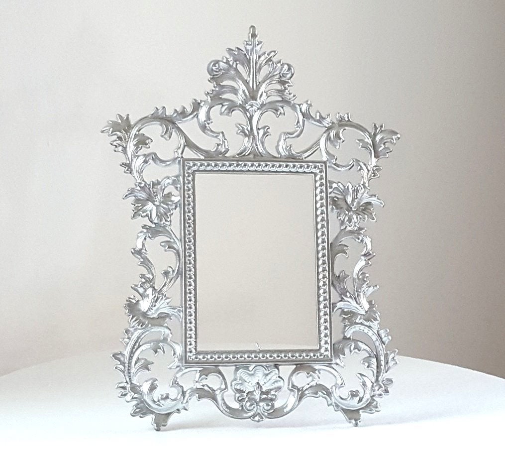 swirlingO11's tweet photo. Silver Photo Frame, Victorian Cast Iron Frame, Ormolu Easel Back Frame https://t.co/W3yMp0C6rJ #SwirlingO11 #TMTinsta #VintageEtsy #MirrorSilver https://t.co/UZXa2AfEry