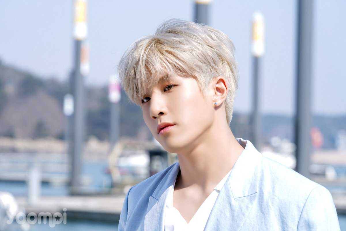  #BestBoyJINJIN  @offclASTRO ♡ white / silver ♡ sexc ver.