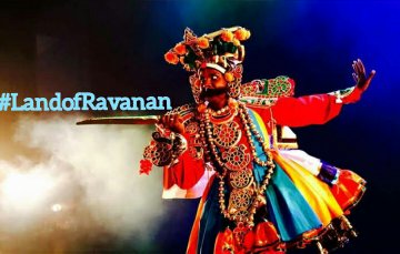 netrikkanTV's tweet photo. நீதி என்பது வெற்றி தோல்வியல்ல. எழுச்சி வீழ்ச்சி அல்ல. 
மூக்கறுப்பதும் பின் நின்று எதிரியின் முதுகில் குத்துவதும் என் குலம் அல்ல. 
இது இராவணன் வம்சம். 
வீழ்ந்தாலும் நேர் நிற்போம். வாழ்ந்தாலும் அறத்தொடு வாழ்வோம்.

#LandOfRavana #LandOfRavanan https://t.co/F2jaPFwLZF