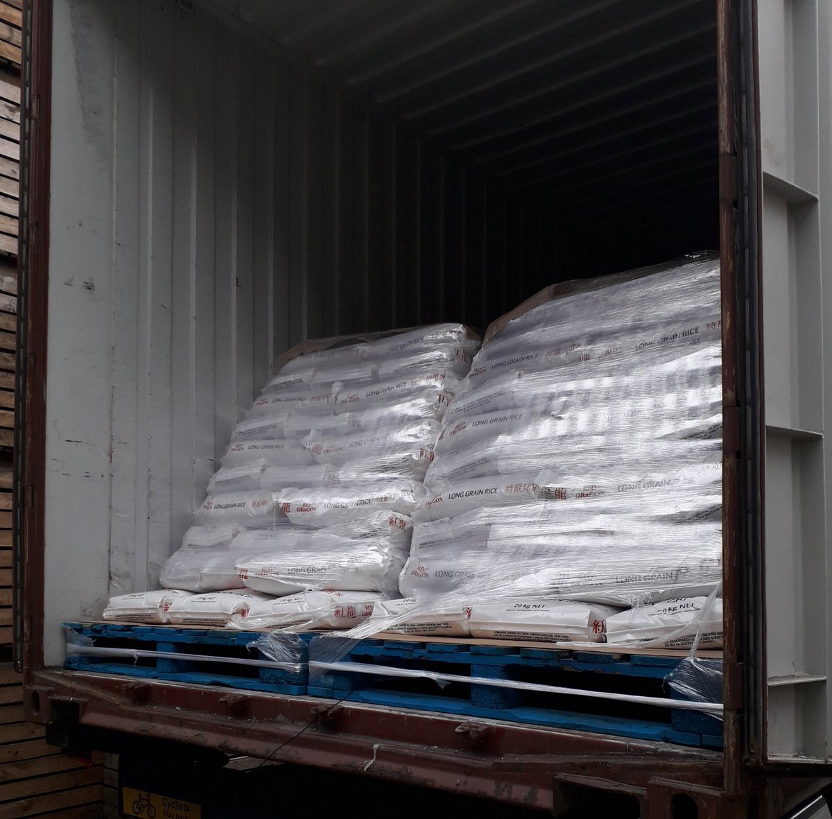 newellwright's tweet photo. So what is #devanning ? Here is an example.
All of the pallets within this container had toppled over due to poor packing from the sender. The whole #container had to be #devanned by hand and each bag restacked onto pallets. This is what our team does daily, it keeps us all fit. https://t.co/dZlFgJKTXc