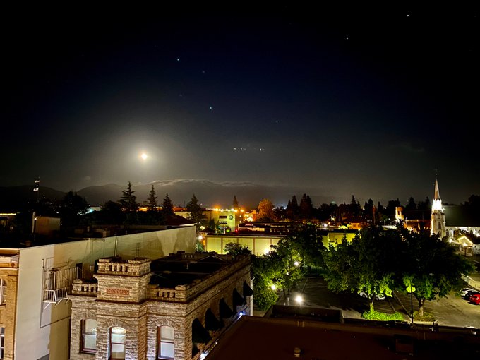 I&rsquo;m going to sleep looking at this. Goodnight 😴 https://t.co/drh65nvGu4<a href="/tag/beekeeper"class="tags"><span>#beekeeper</span></a>