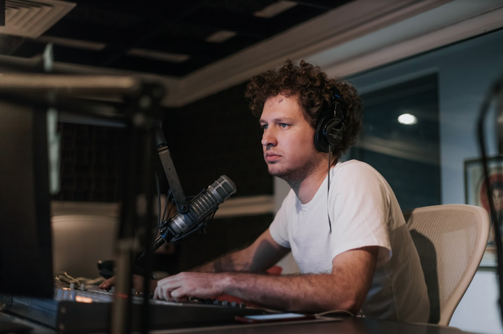 Ibero909FM's tweet photo. Después de más de 7 años al aire y 276 exploraciones, @galapagos909 cierra su ciclo en Ibero 90.9. Agradecemos a @davosea y @soyfrosty por su entrañable colaboración, quienes son parte muy importante de nuestra comunidad.

Sintoniza la última media hora
https://t.co/ymwwcmgKfj https://t.co/DQa1HBkFFg