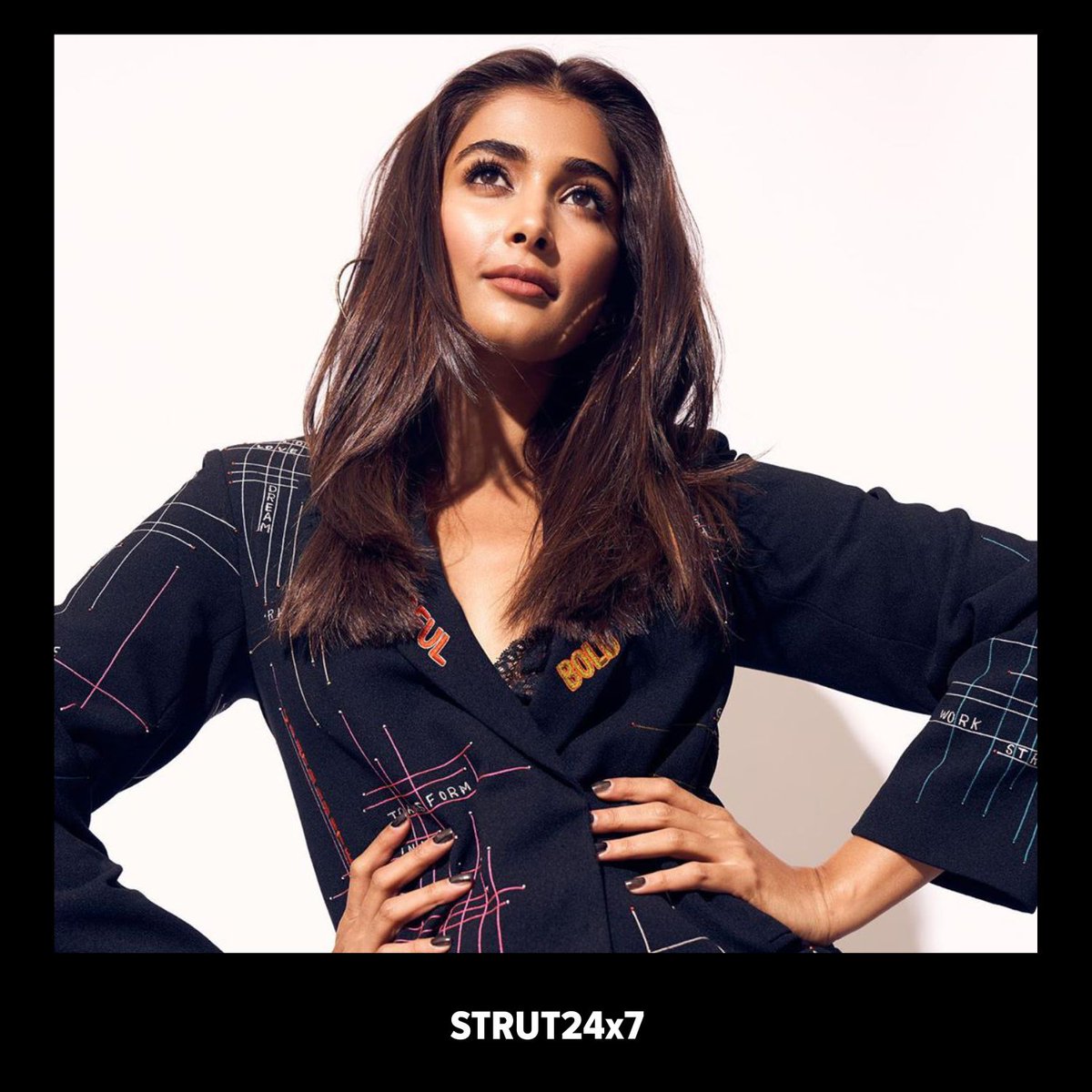 strut247x's tweet photo. Magnificently brushed up brows paired with bold eye makeup is such a novelty ✨ @kajolmulani
Also, the nude based lip colour is adding beautiful charm to the look for @hegdepooja
#EyebrowsShaping #NudeMakeup #Poojahegde #Strut24x7 https://t.co/19U6qhH3sf
