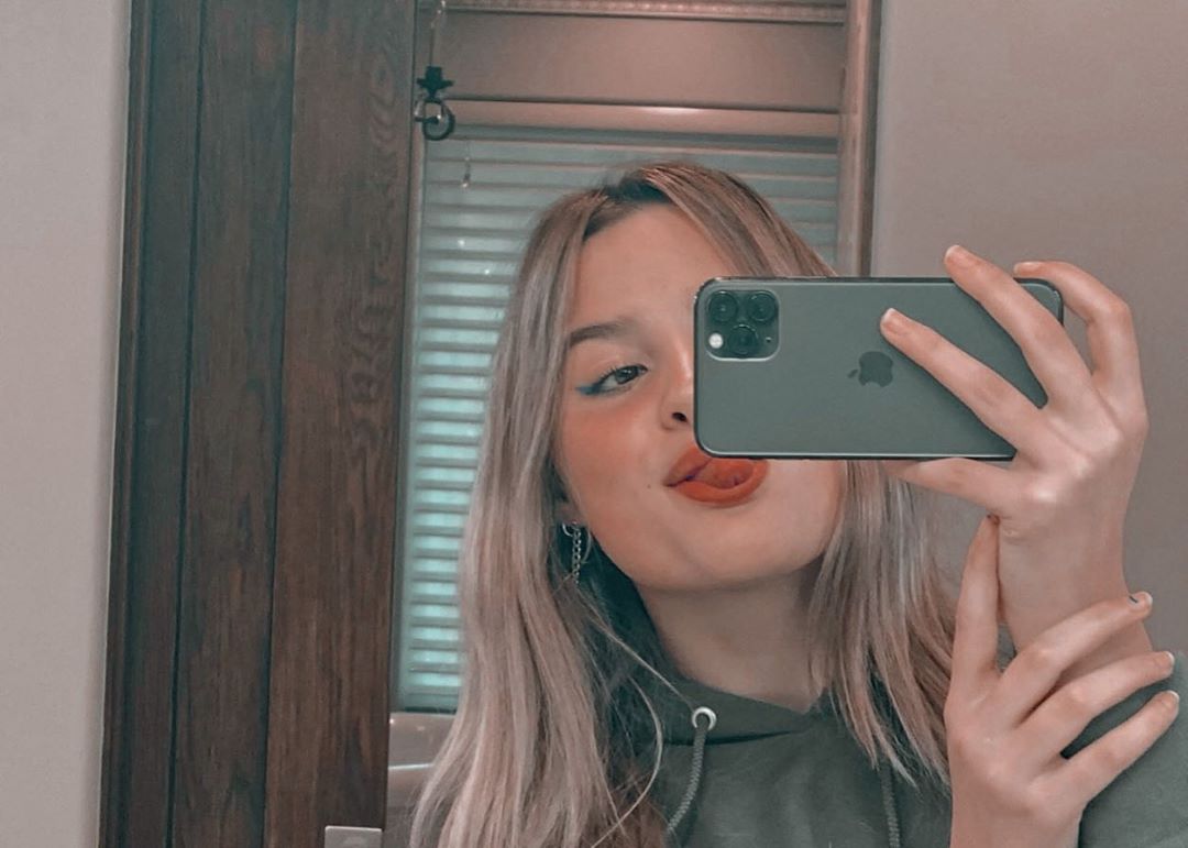 ㅤㅤㅤㅤ𝐈𝐍𝐒𝐓𝐀𝐆𝐑𝐀𝐌 𝐒𝐓𝐎𝐑𝐈𝐄𝐒.  
                    ╰ ﹫ʀʜʏᴍᴇɢʀɪғғɪɴ.

 wednesday  09/05. ╱ a few seconds ago. 

     ﹅ ❛ un cambió de look para un nuevo comienzo. ❜