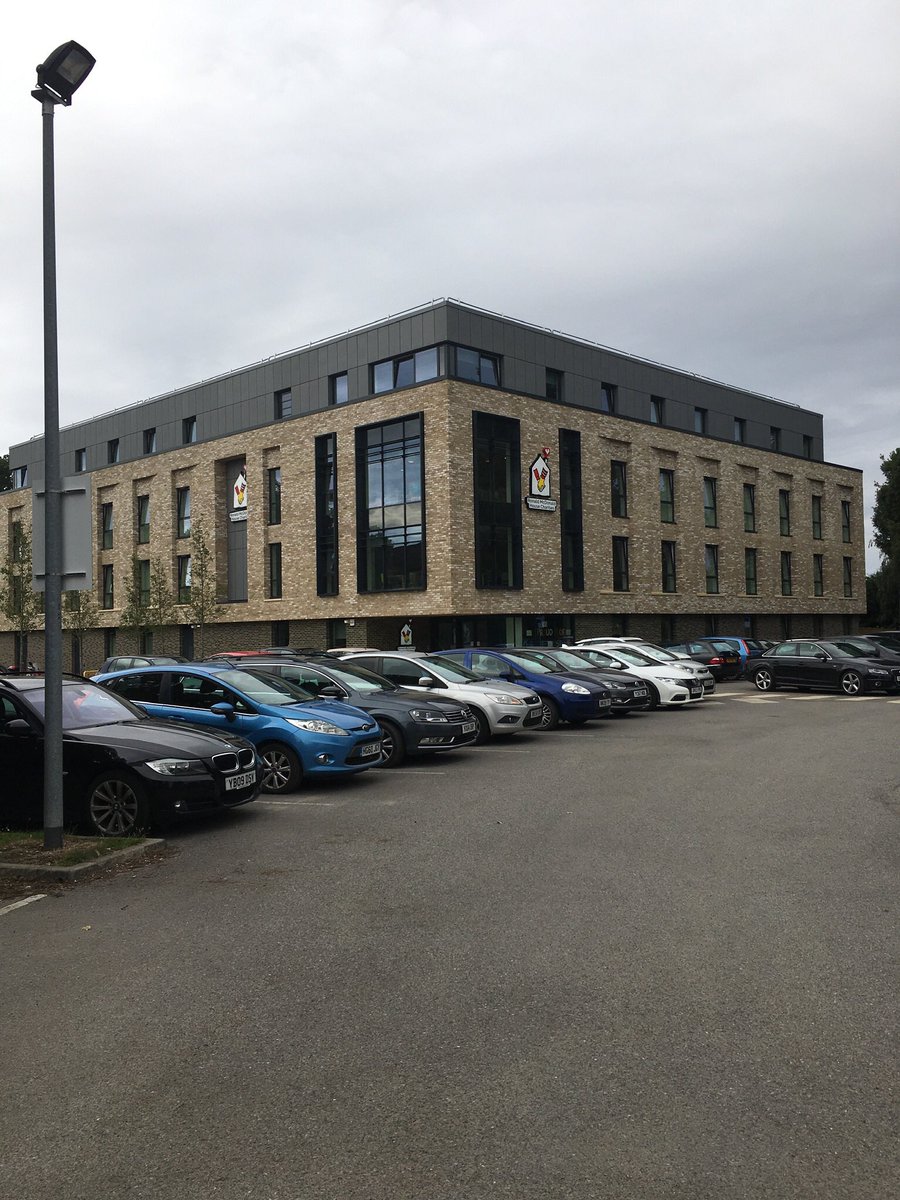 JonHaward's tweet photo. Delighted to make my first visit to the now open brand new 62 bedroom Ronald McDonald House @OUHospitals at the John Radcliffe at Oxford.  Congrats to everyone for getting the House up and running in these difficult times.  What an addition to the hospital and @RMHCUK https://t.co/9iFY5p5WBB